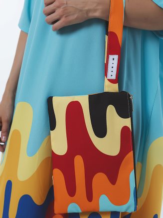 The beach clutch